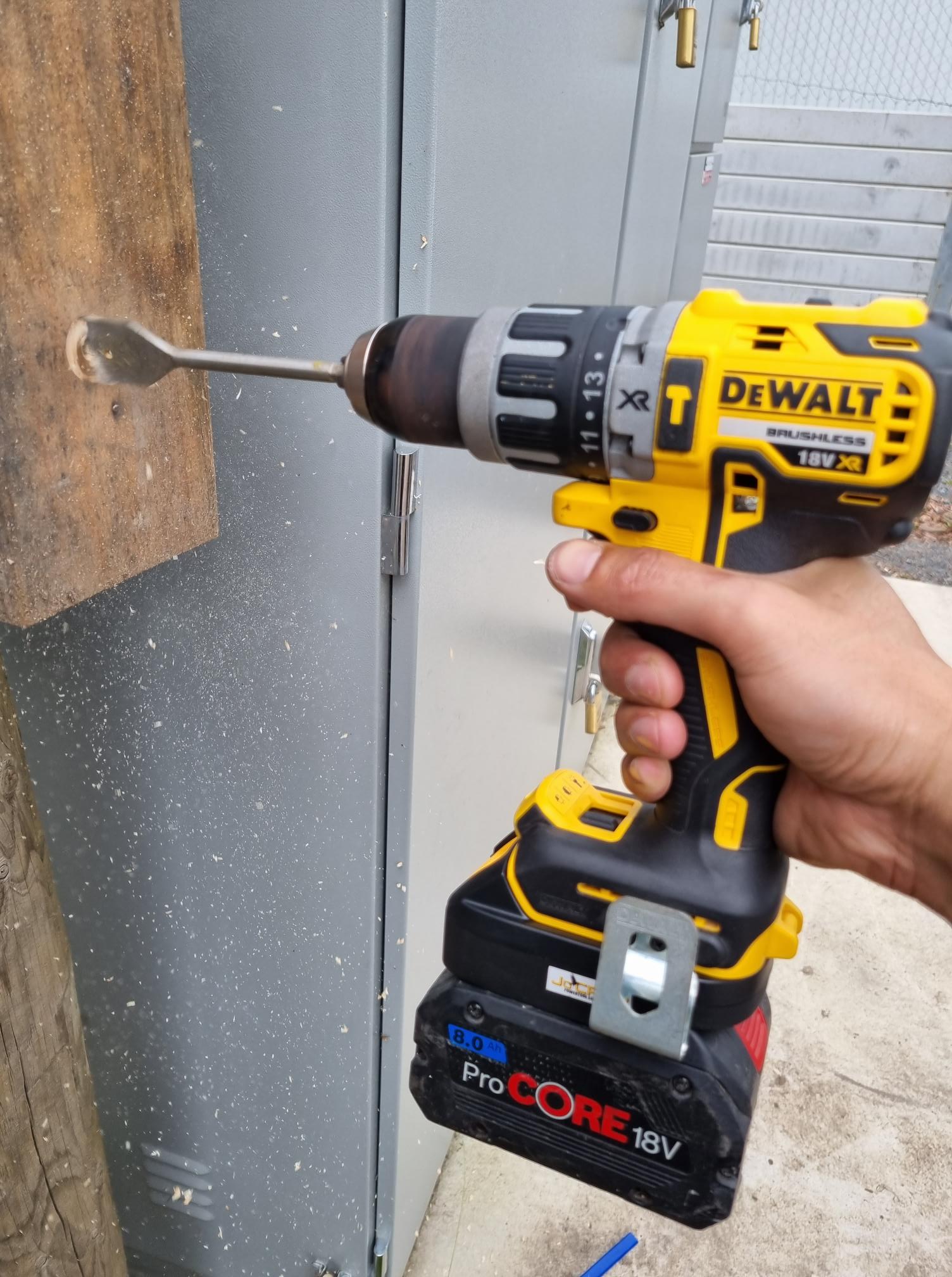 Dewalt cordless drill battery hot sale