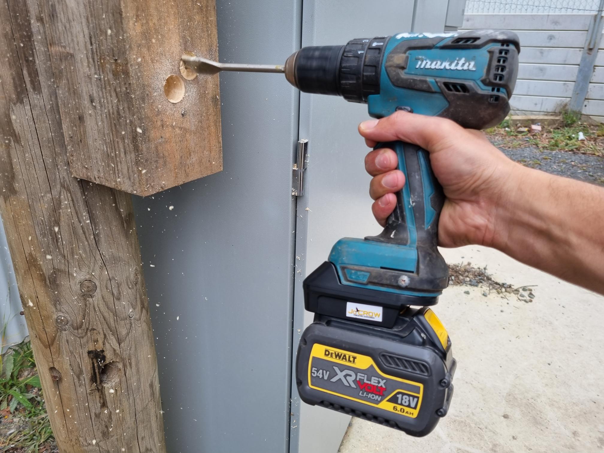 Makita 18v battery in 12v deals tool