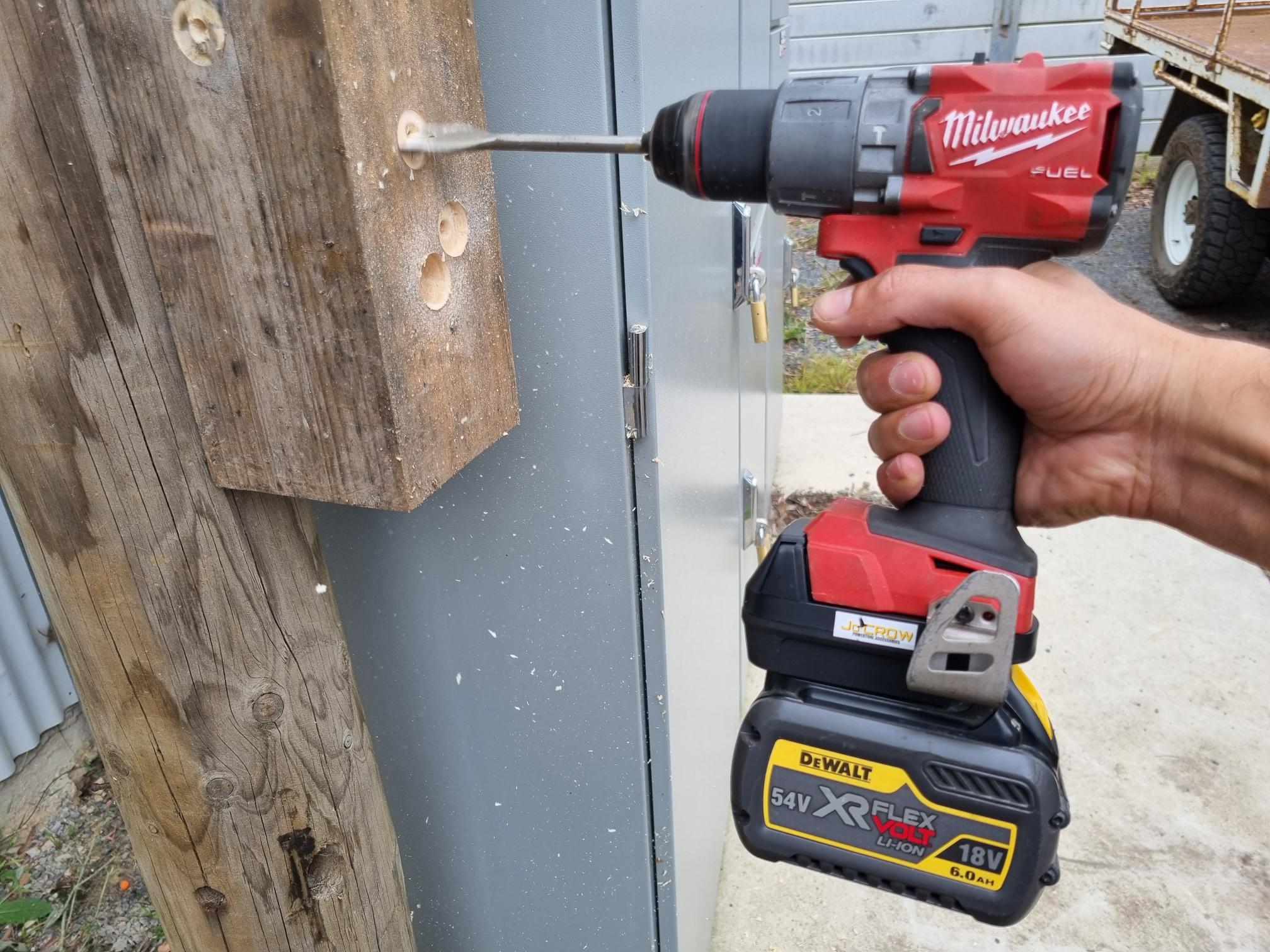 Dewalt battery online in milwaukee tool